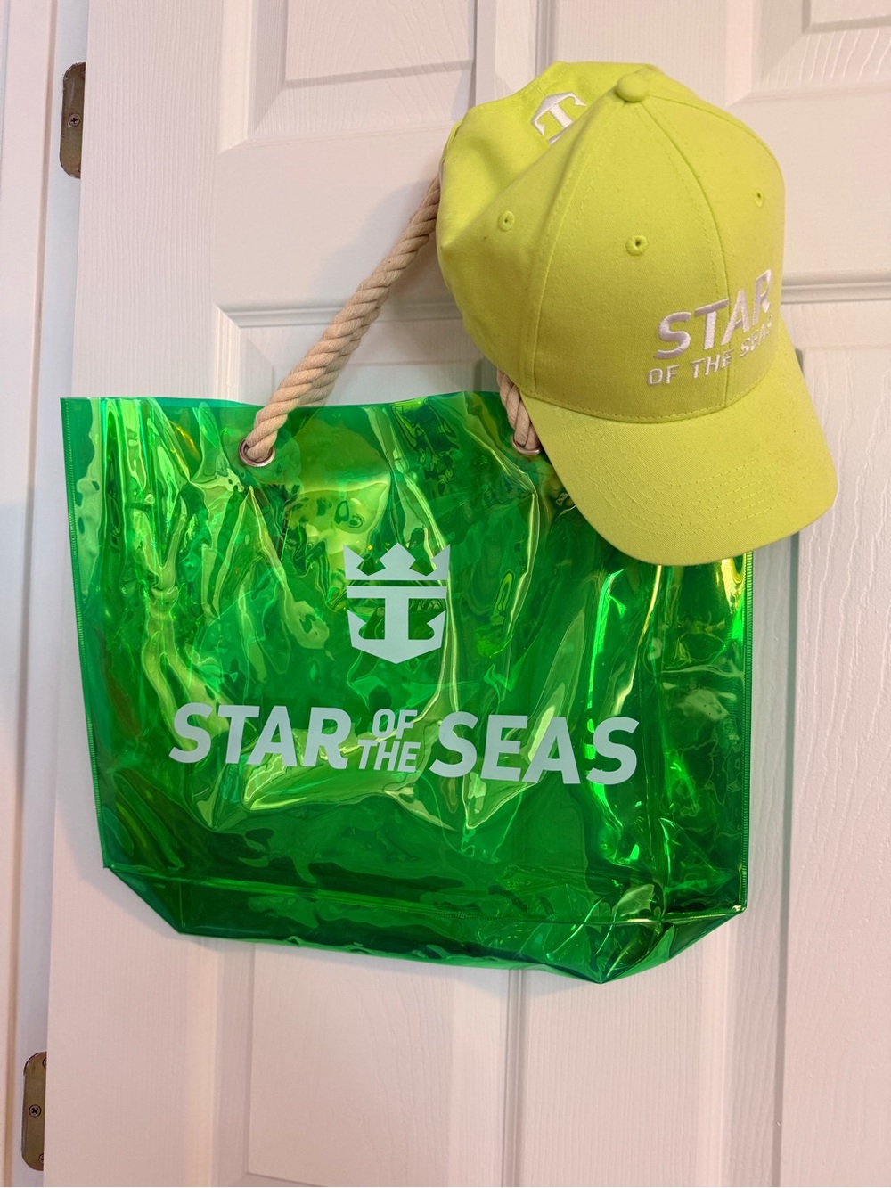 Royal Caribbean tote with hat. Star of the Sea
